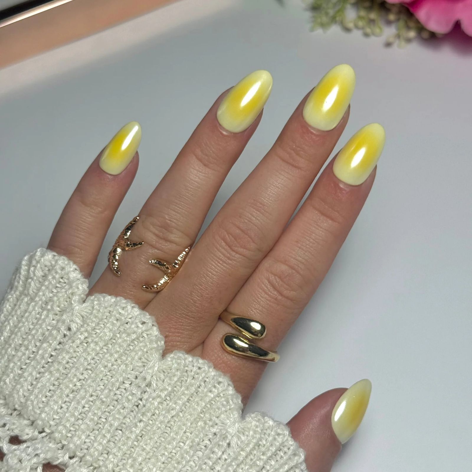 Yellow to White Ombre Aura Yellow to White Ombre Aura β Winter Aura Nails
