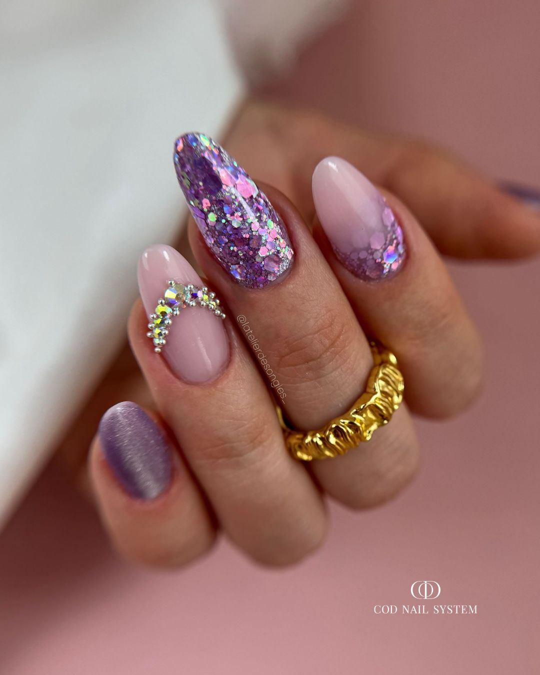 Pale Pink Glitter Gradient with Rhinestone Accent Pale Pink Glitter Gradient with Rhinestone Accent β New Years Dip Powder Nails 2027